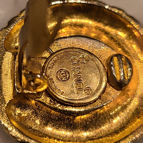 AUTH CHANEL 18K GOLD PLATED CC LOGO NECKLACE & EARRINGS SET - Picture 6 of 14